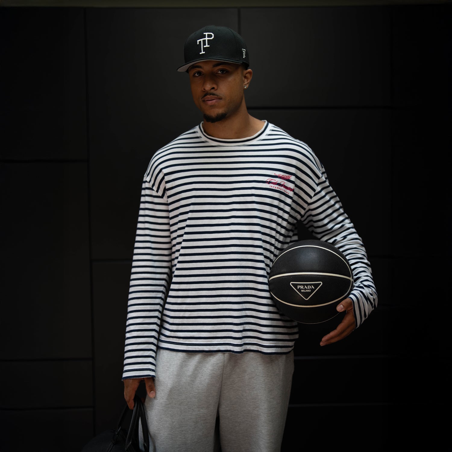 20FOUR - BLACK / WHITE