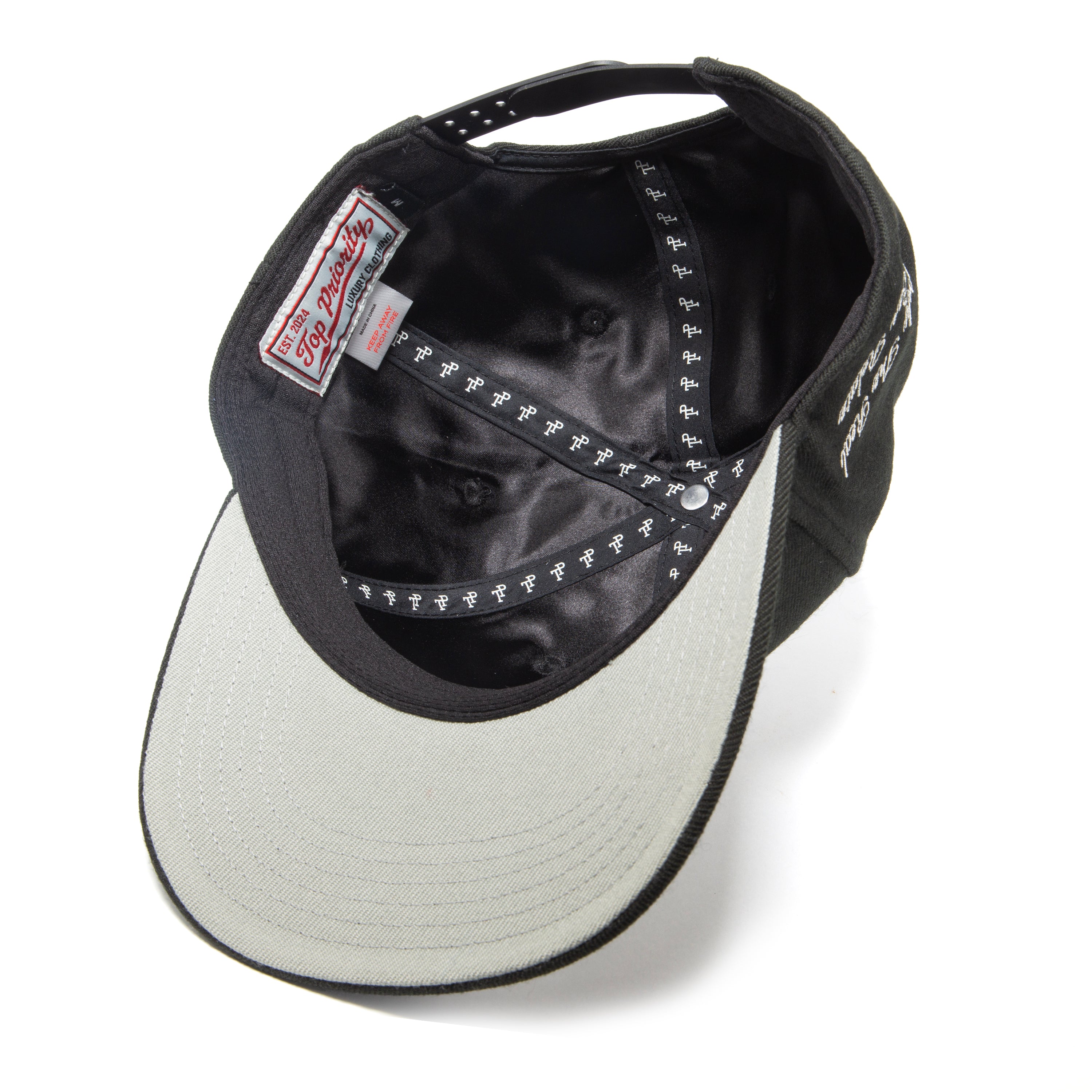 20FOUR - BLACK / WHITE